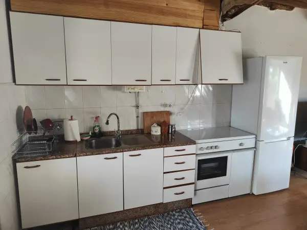 Cocina totalmente equipada de la casa rural en Ourense