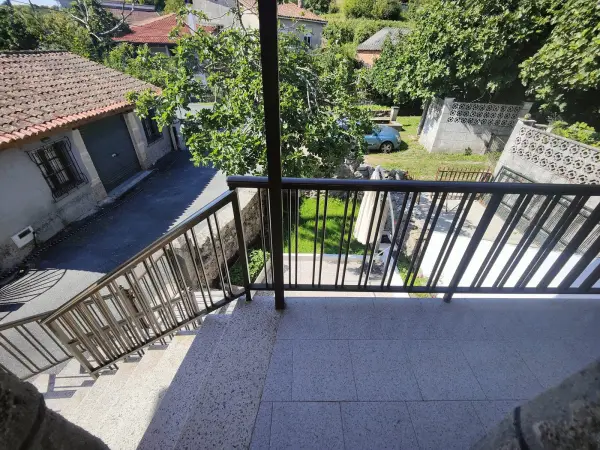 Terraza y balcón con vistas al pueblo desde Casa Elena